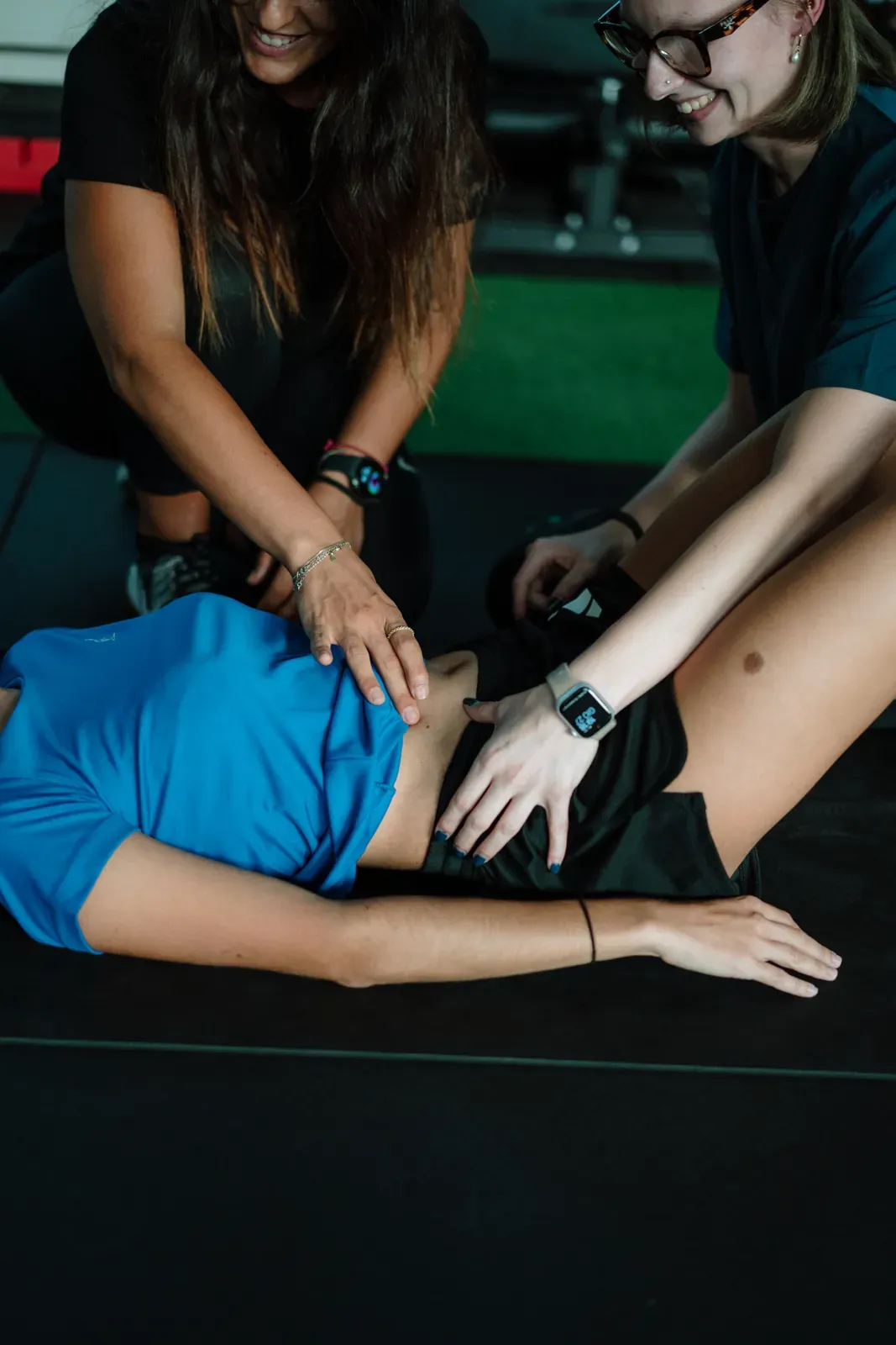 Lavoro individuale sulla zona addominale seguito dalle professioniste BorgoFit